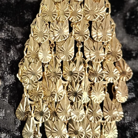 Beautiful 7" Gold Dangling Earrings - Picture 3 of 3